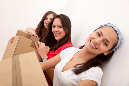 Local moving service handling a flat move near Kennington